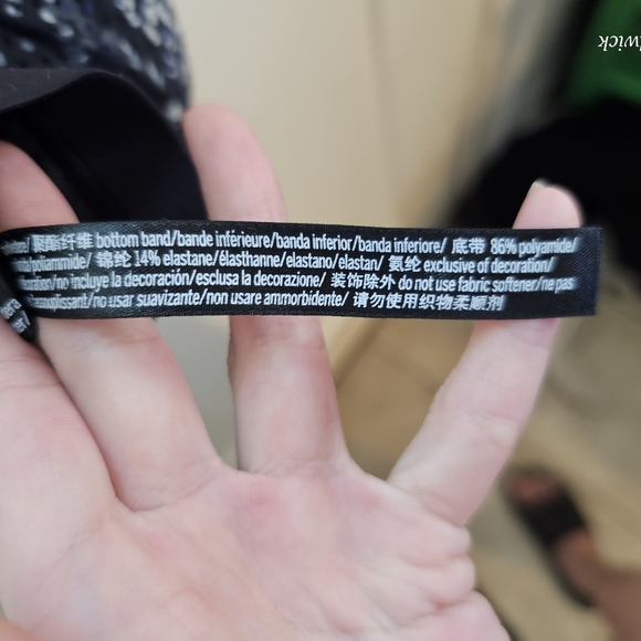 Victoria Sport Sports Bra - Picture 8 of 8